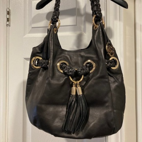 ⭐️HOST PICK⭐️ - NWOT - NEW MICHAEL KORS CAMDEN BLACK LEATHER TASSEL HOBO HANDBAG - Picture 1 of 15